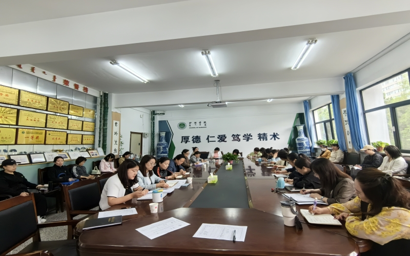 座谈会现场.jpg 座谈会现场.jpg